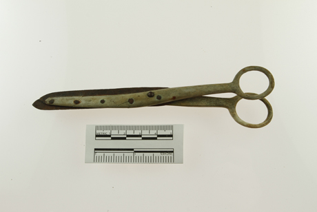 Baychimo collection UAMN Acc. 514-5248, scissors with antler handles. Photo courtesy of the University of Alaska Museum of the North.