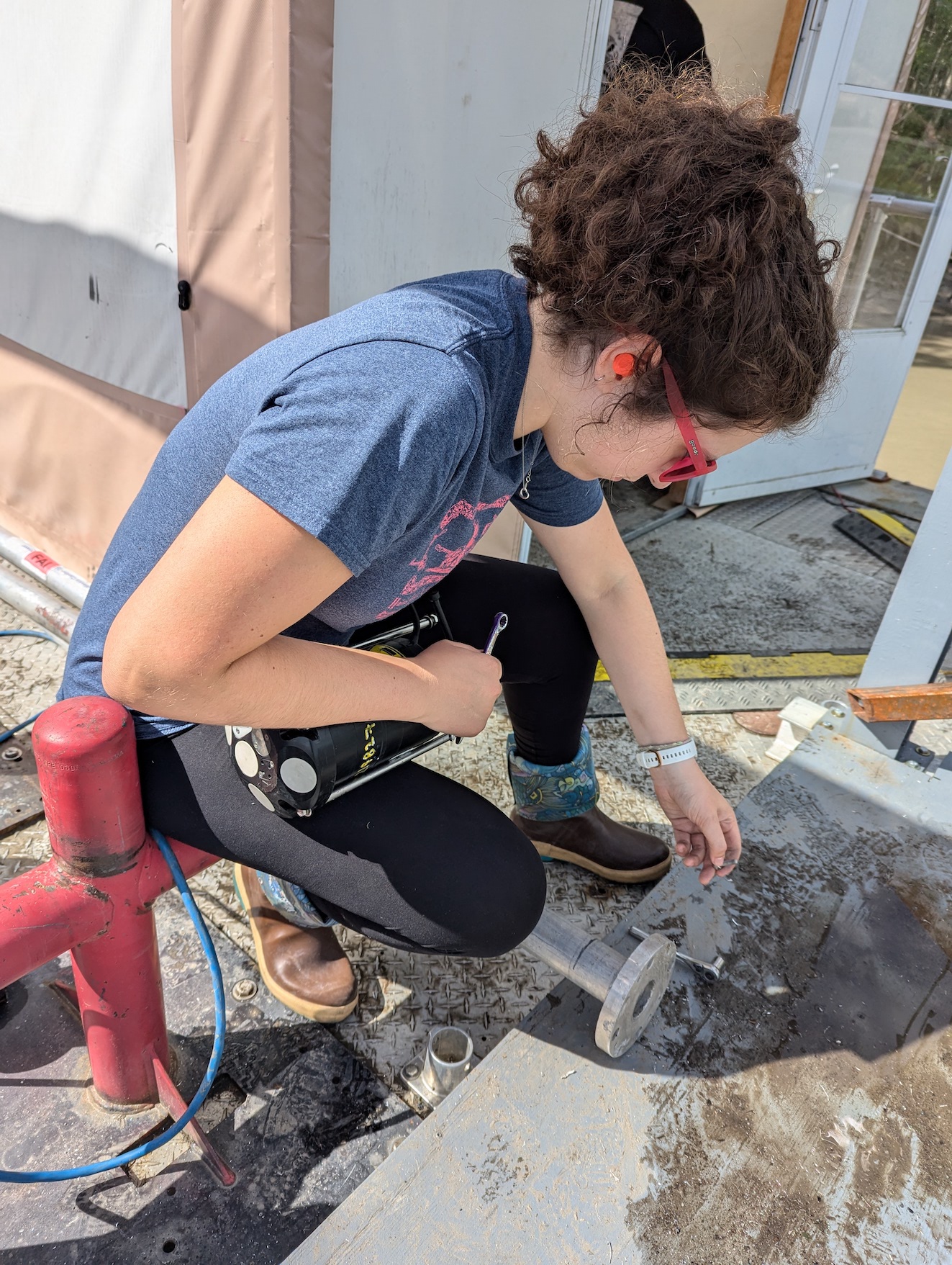 ACEP summer intern Lydia Andriesen mounts a Nortek acoustic doppler current profiler 