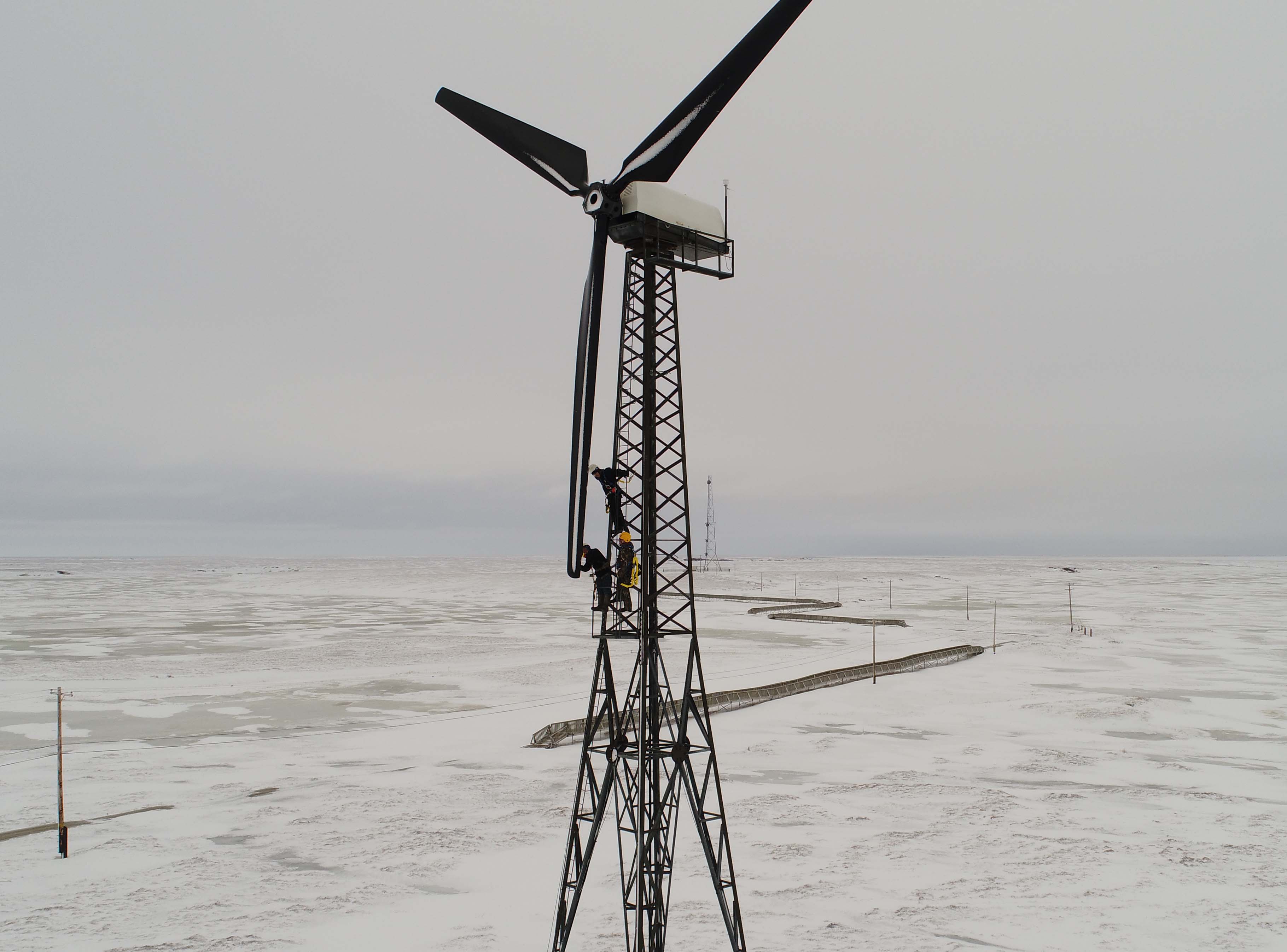 Video Shows Wind Turbine Maintenance in Remote Coastal Community