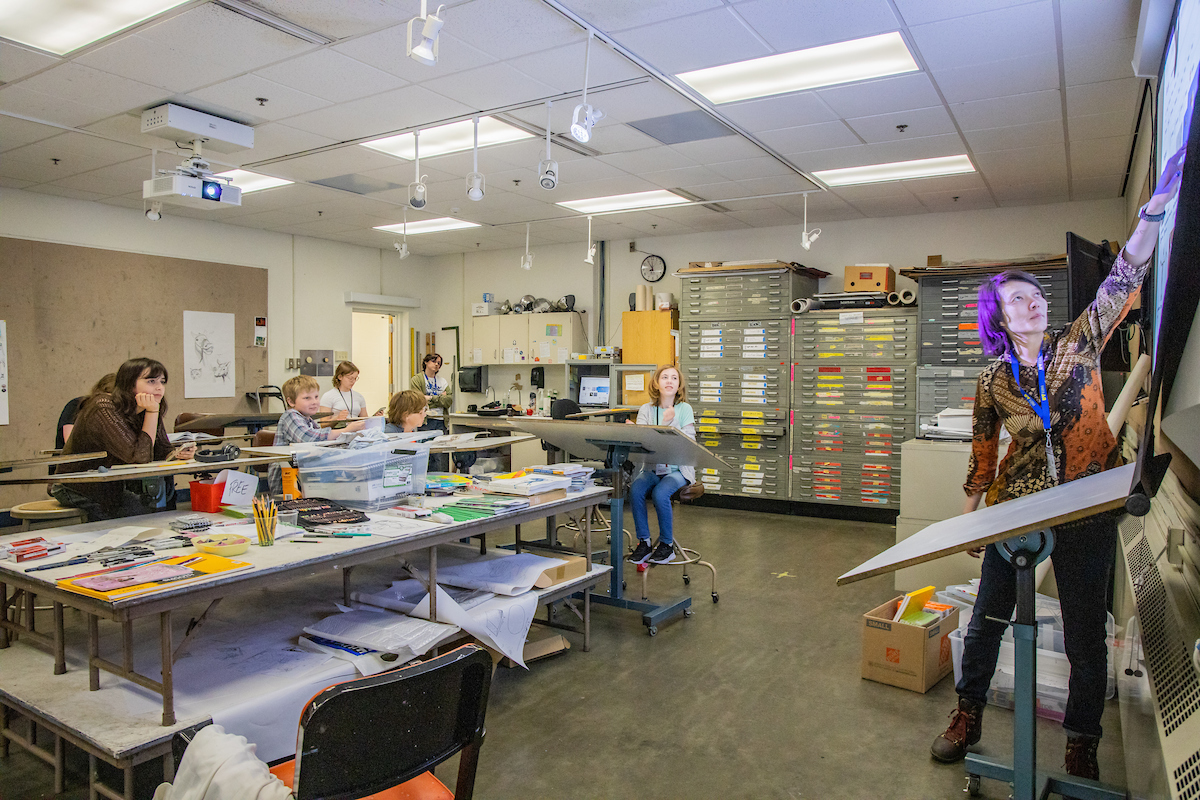 Instructor Indi Walter teaches a drawing class during the 2024 Summer Visual Arts Academy at the UAF Art Department in the Fine Arts Complex on the UAF campus Wednesday, June 12, 2024. UAF Photo by Marina Santos