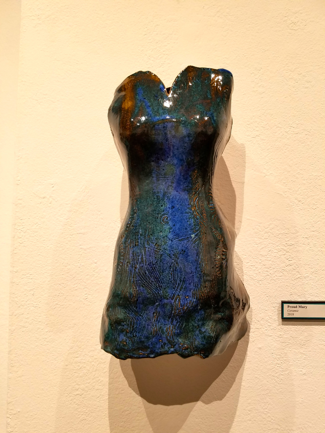 Dark blue ceramic bust. Image courtesy of Olena Ellis