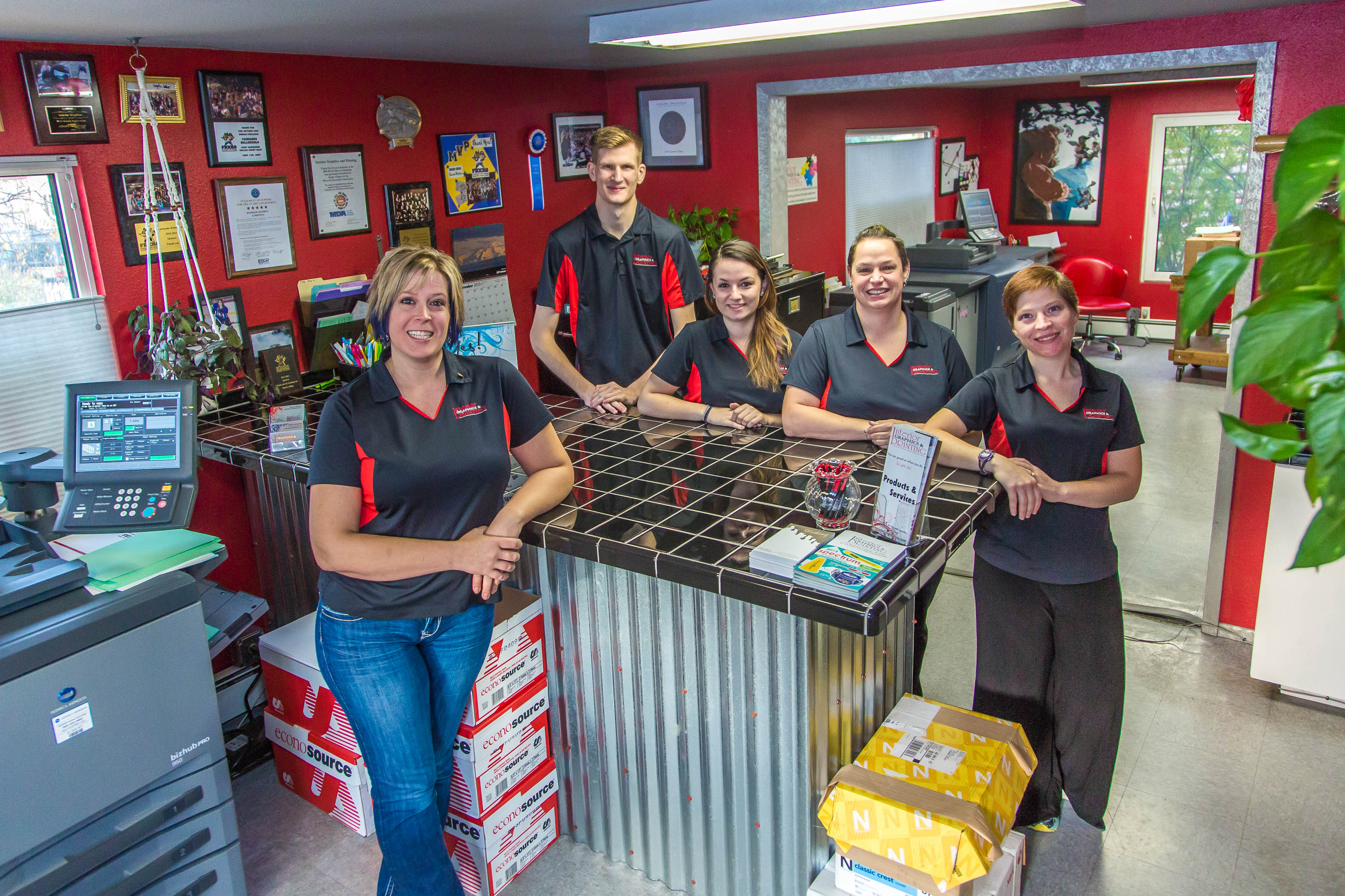 The team at Interior Graphics & Printing, including Michelle Maynor (left) and Suzie Avant (third from left). Photo by Todd Paris, Paris Photographics.