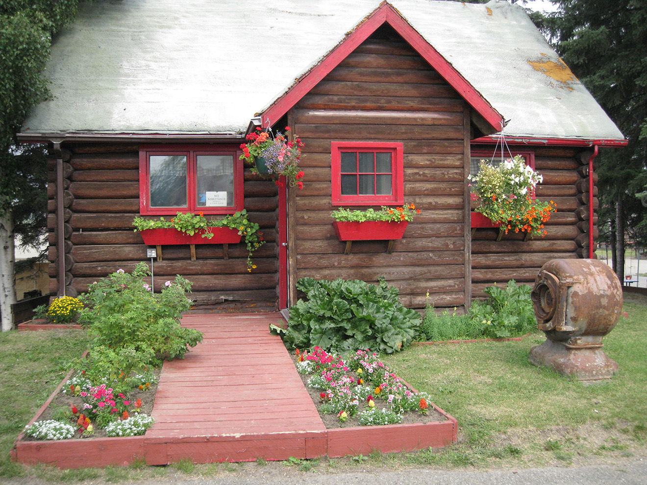 mg log cabin Log cabin adorned with flowers