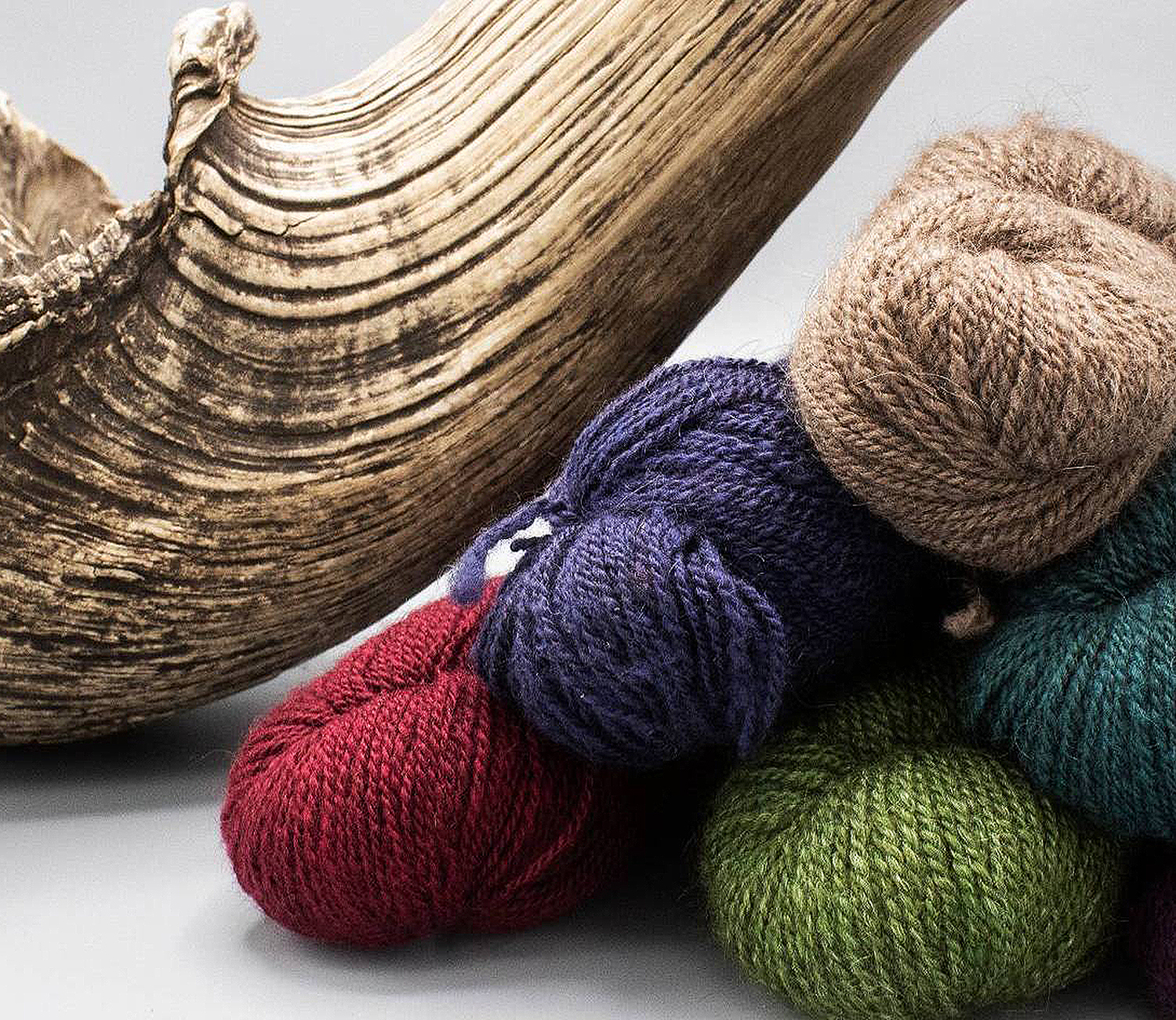 Muskox horn and qiviut yarn skiens