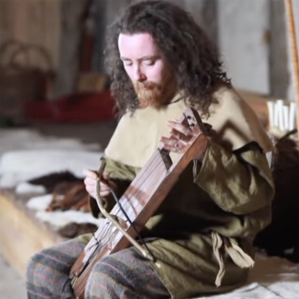Corwen ap Broch demonstrating how he believes the Shetland gue may have been played | Screenshot from KateCorwen YouTube video "Shetland Gue" 