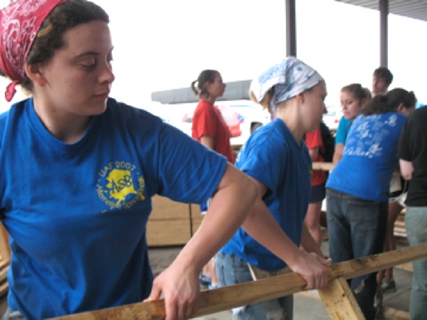 Clarissa Ribbens and Cynthia Lashinski work together to build a bunk bed for Hurricane Katrina relief volunteers. Photo by Brian Lyke