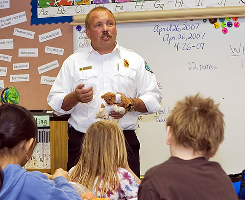 Jim Styers meets with third graders