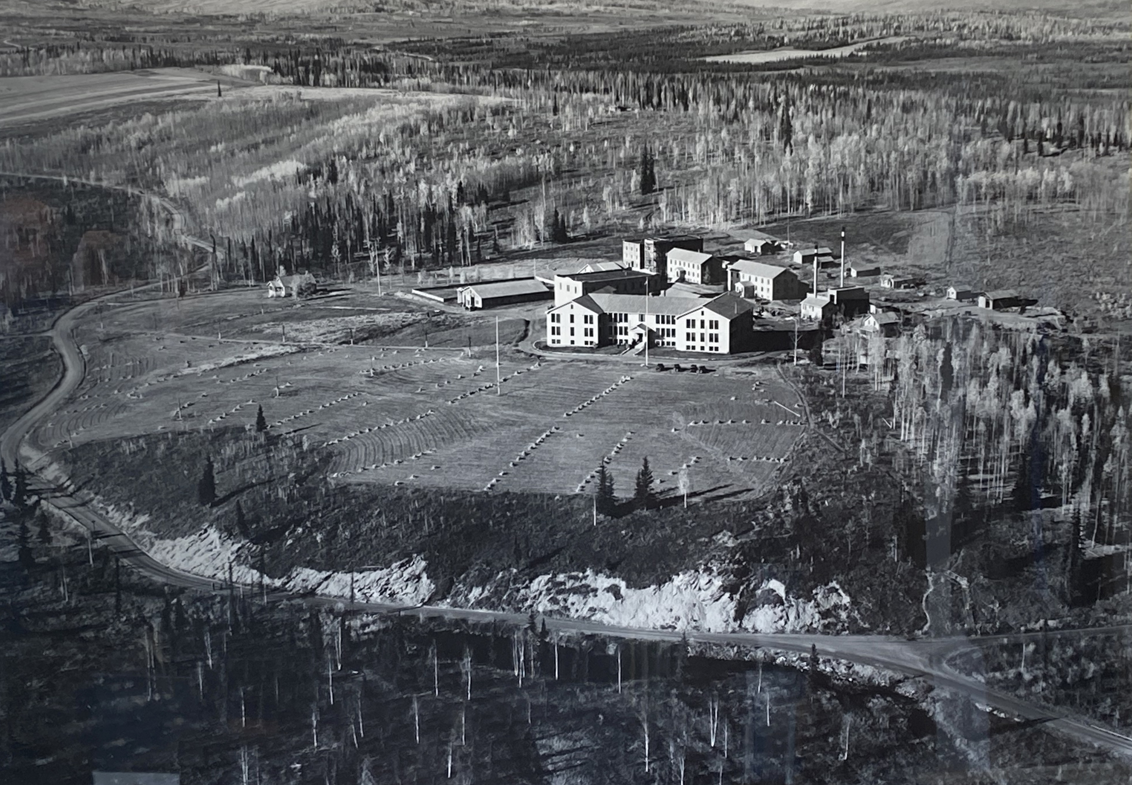 A 1983 black and white photo of the Fairbanks campus