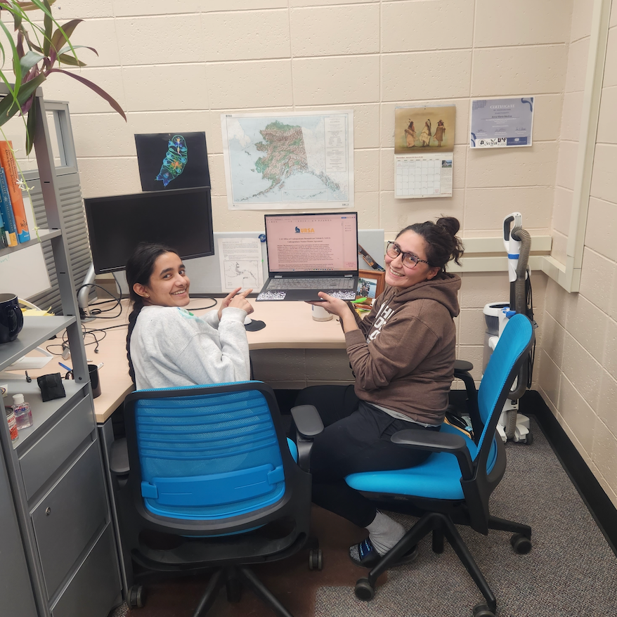 Anna Medina, Fisheries Graduate Student Mentor, with Nivedita Menon, Wildlife Biology & Conservation undergraduate, in the lab.